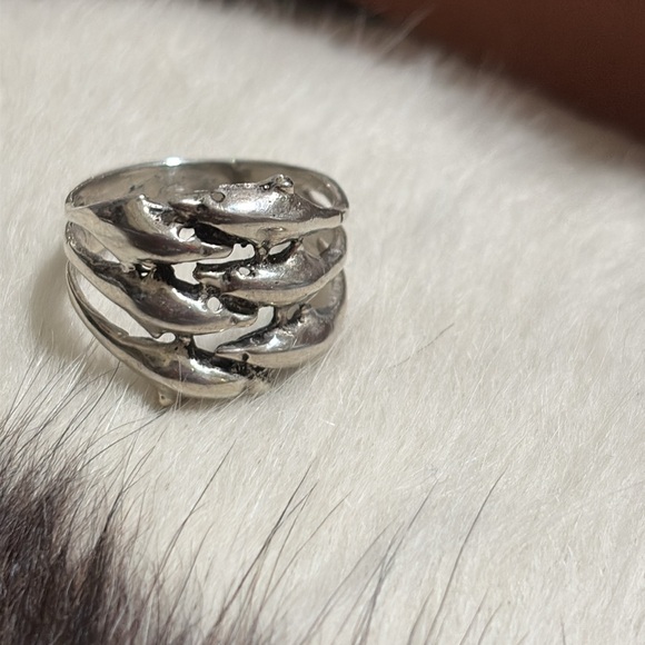 Sterling silver dolphin/shark ring - Picture 2 of 4
